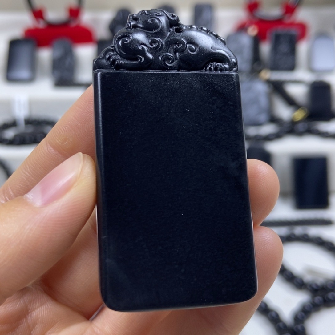 和田玉（墨玉）未镶嵌颈饰无事牌