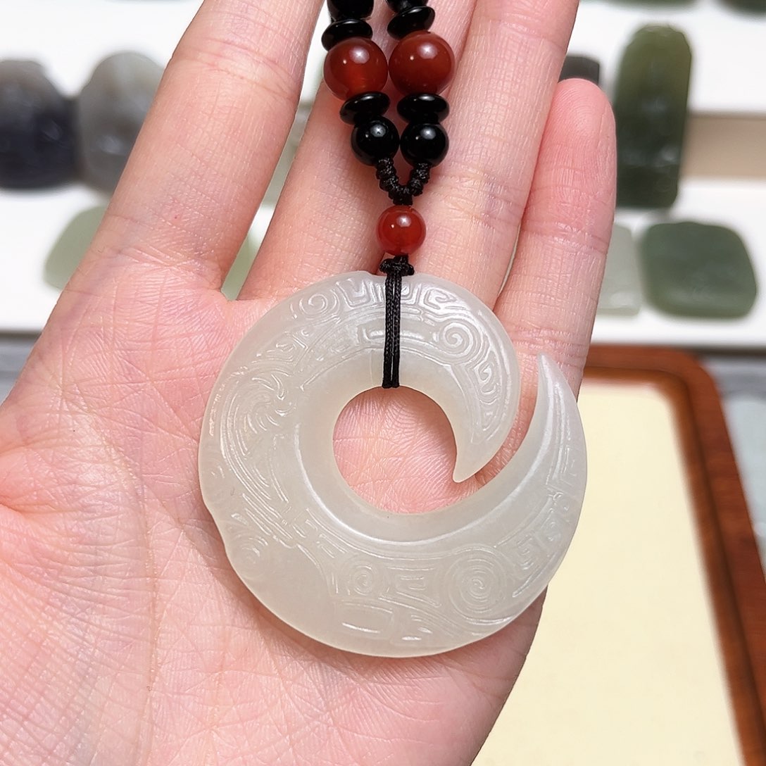 和田玉颈饰未镶嵌阿*