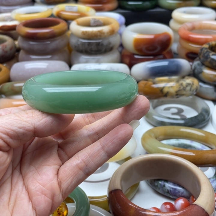 石英岩玉手镯未镶嵌梅****坊