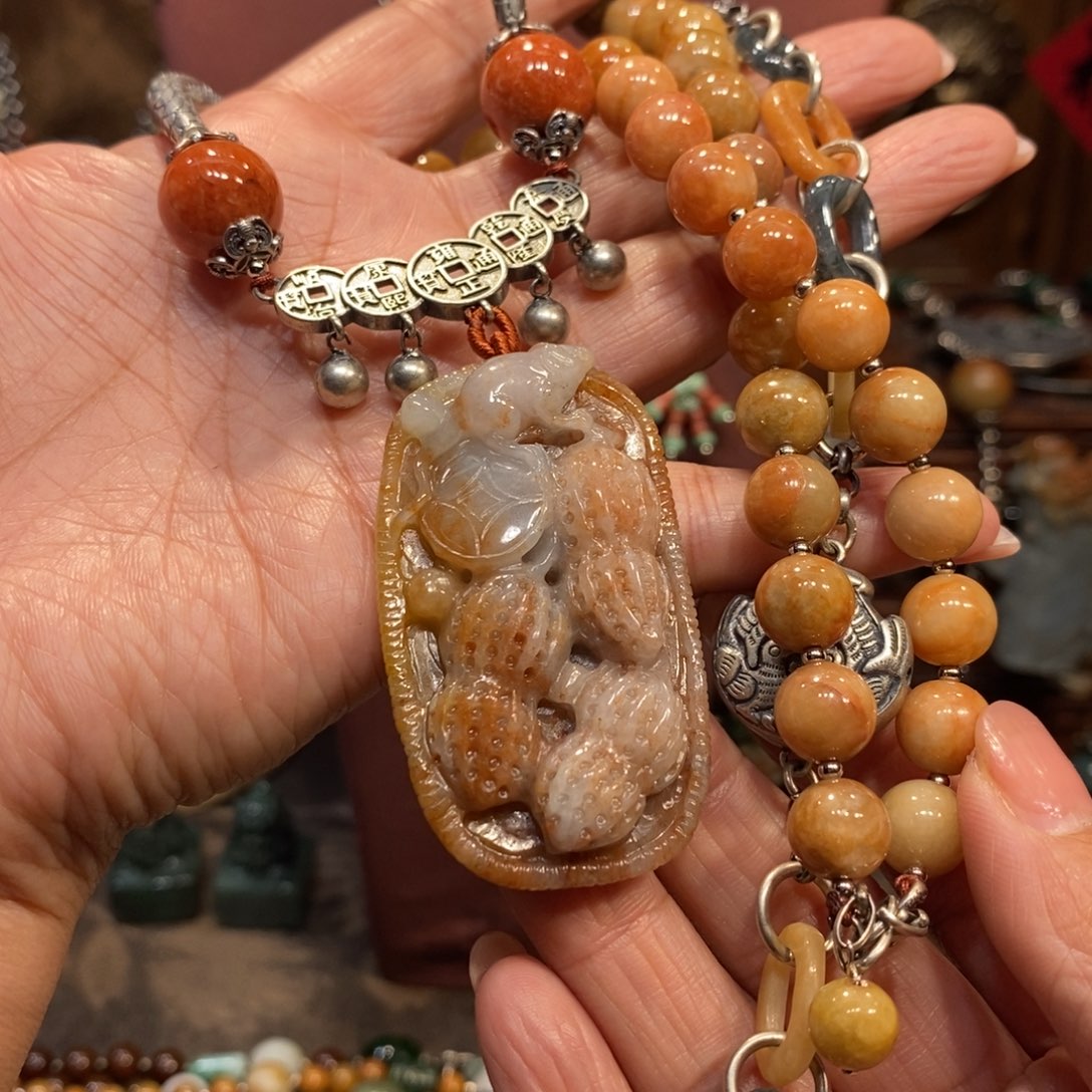 翡翠吊坠(赠链)未镶嵌