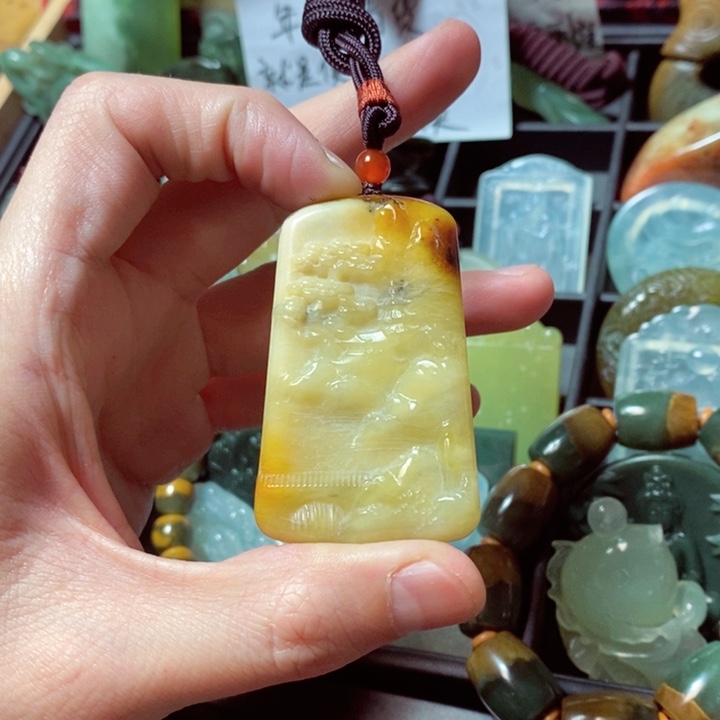 蛇纹石玉颈饰未镶嵌