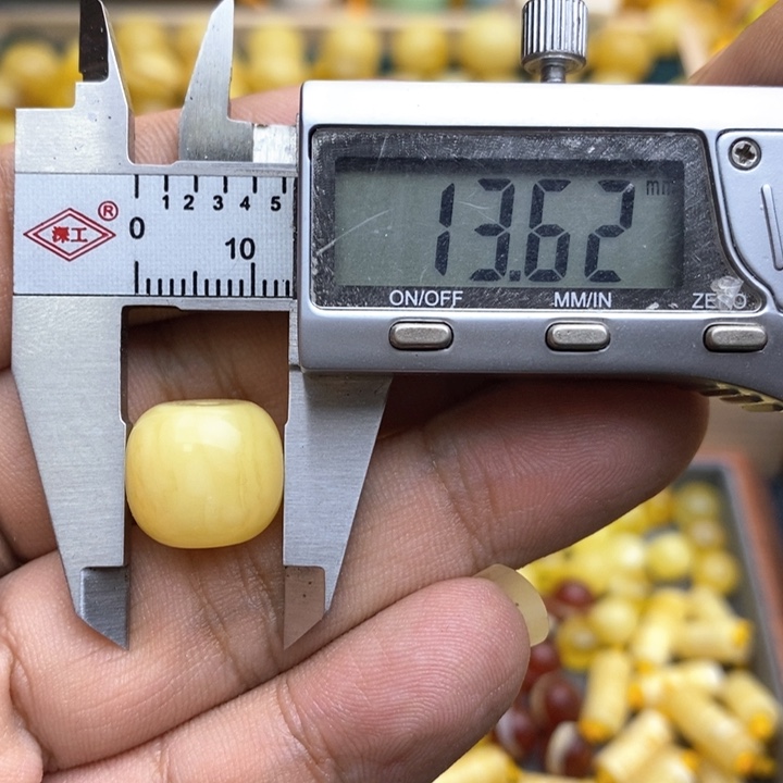 琥珀裸石未镶嵌35号13.6*12.2孔1.8