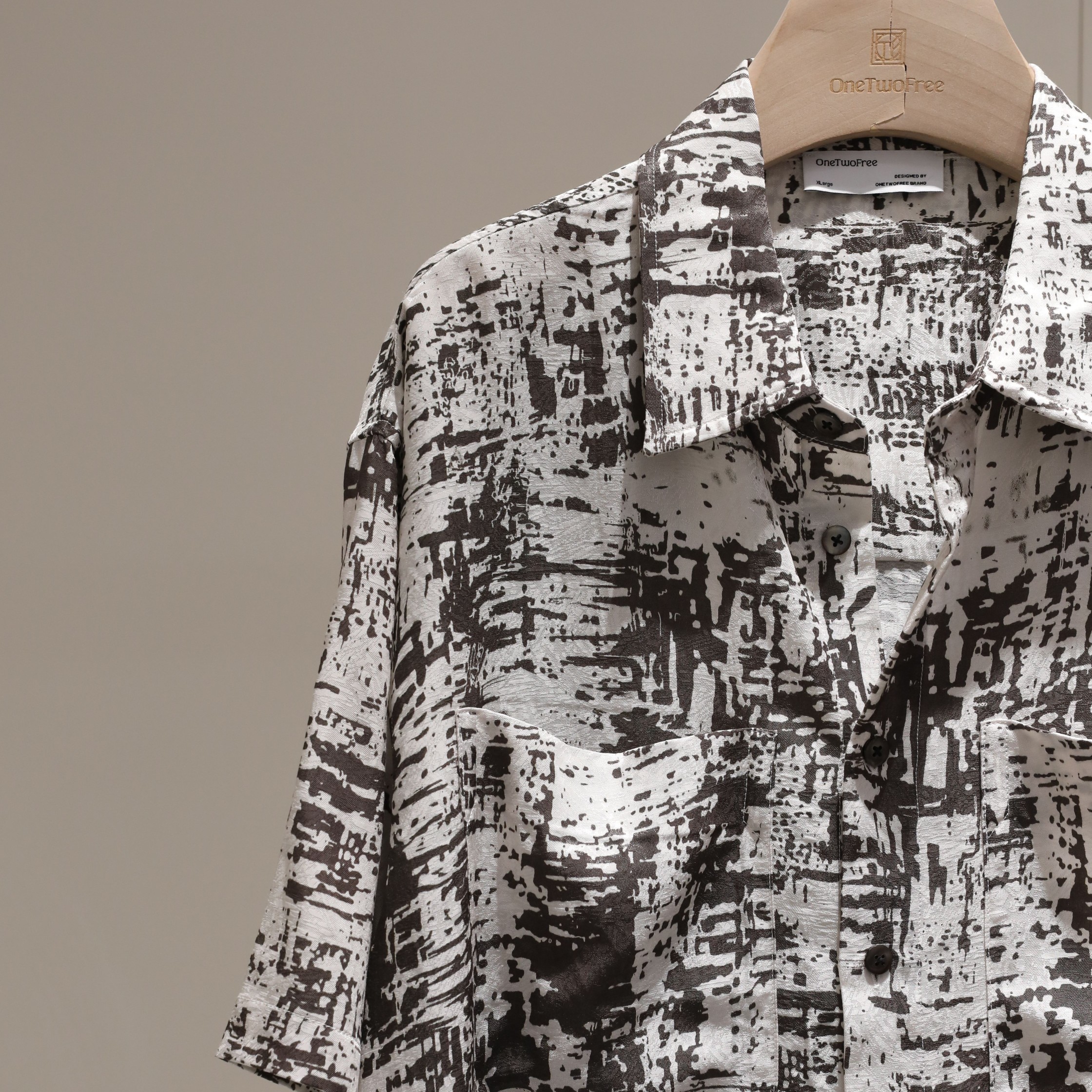 OneTwoFree莱赛尔提花印花短袖衬衣衬衫休闲潮流时尚夏季户外