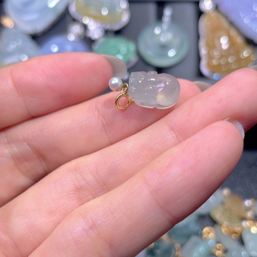 颈饰18K金镶嵌翡翠翡翠