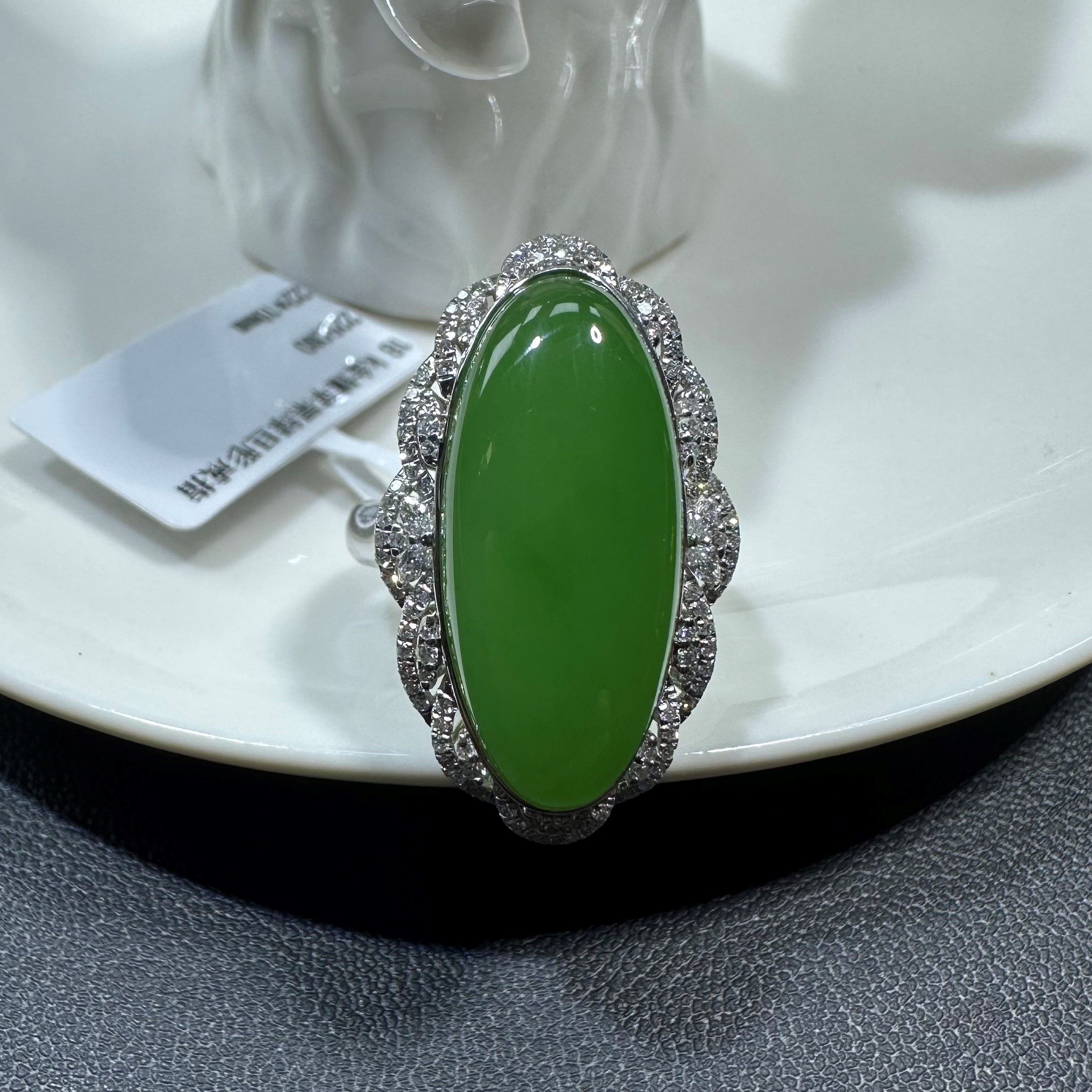 俄料碧玉藏品级乌兰乌德苹果绿蛋面（裸石22*10mm）18K金豪镶15#