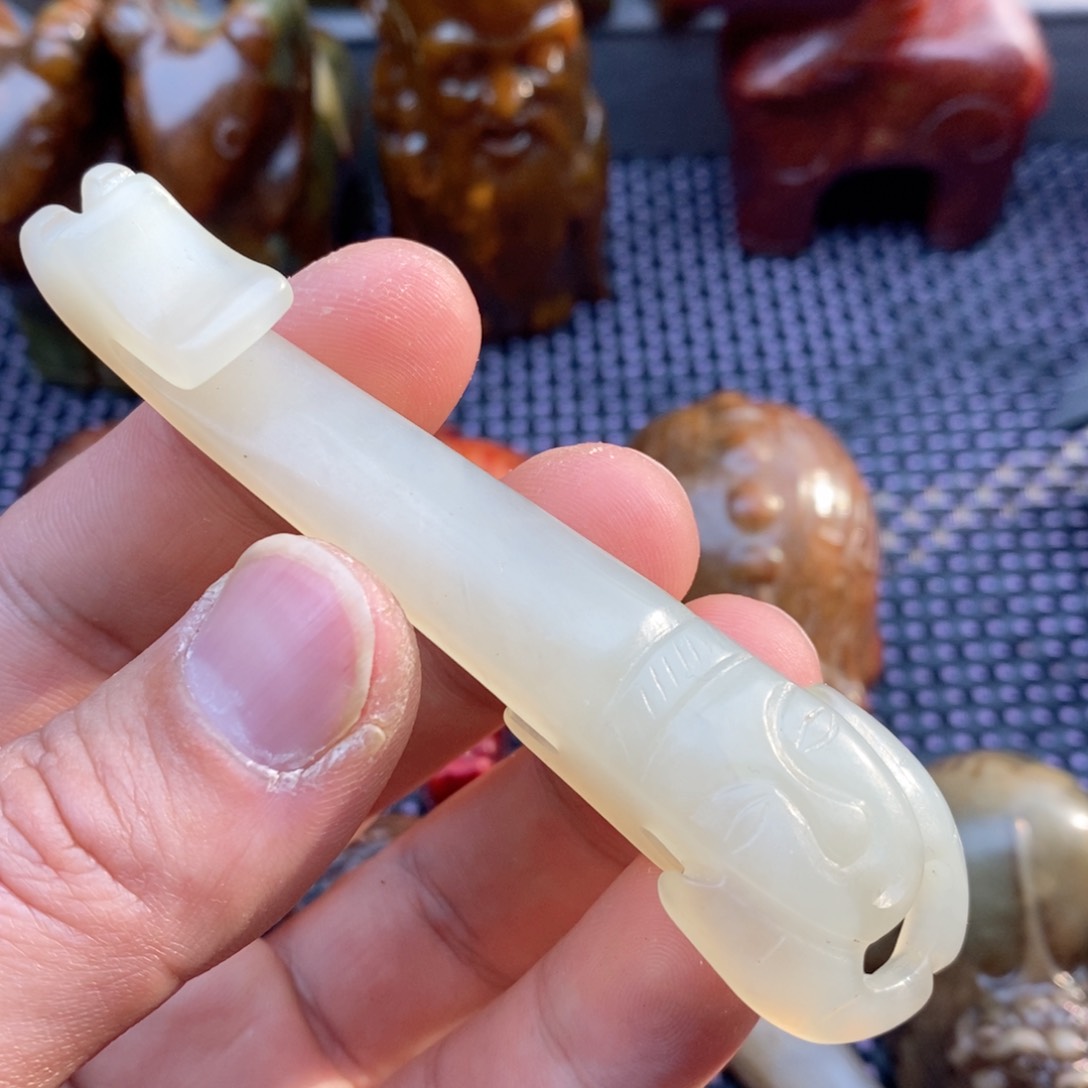 蛇纹石玉颈饰未镶嵌