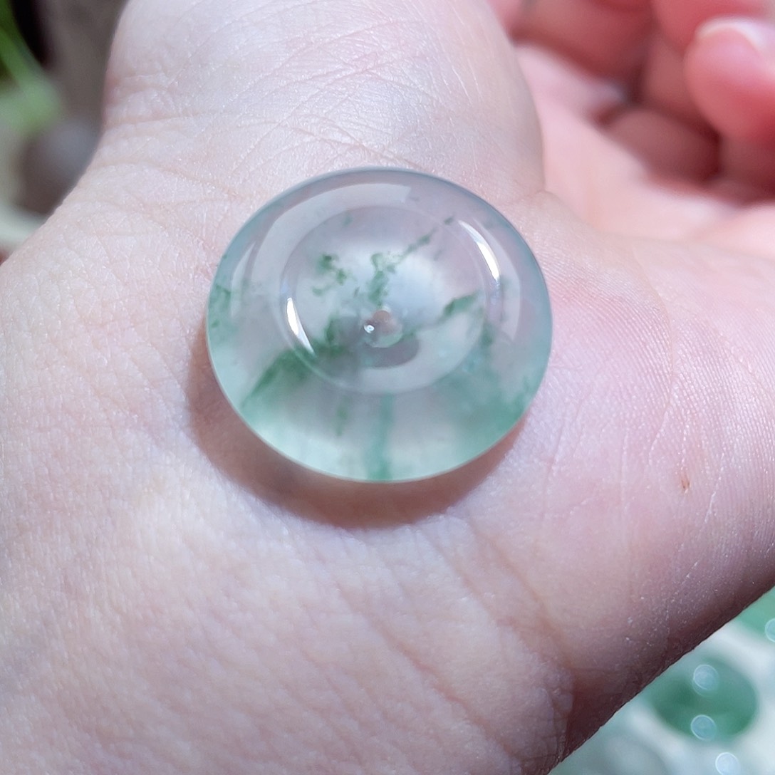 翡翠颈饰未镶嵌平安扣