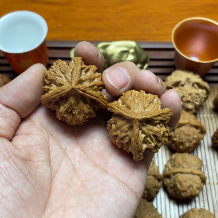 孤***狼文玩核桃吊坠盘山三棱