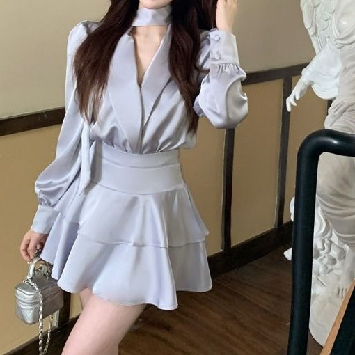 蓝色v领衬衫女2025春季高级感名媛风气质套装蛋糕a字半身裙两件套