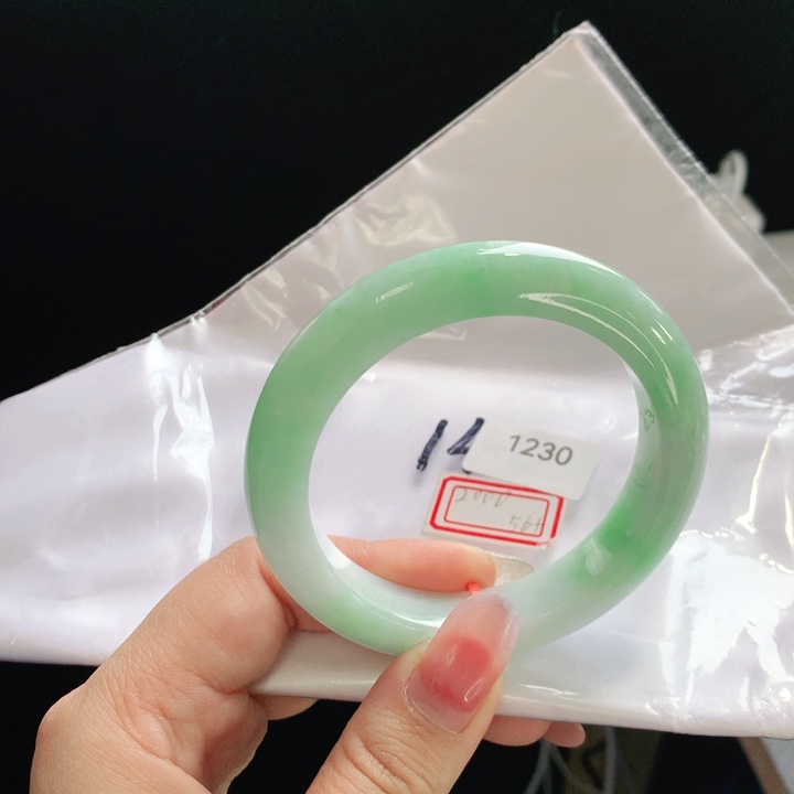 翡翠手镯未镶嵌03。