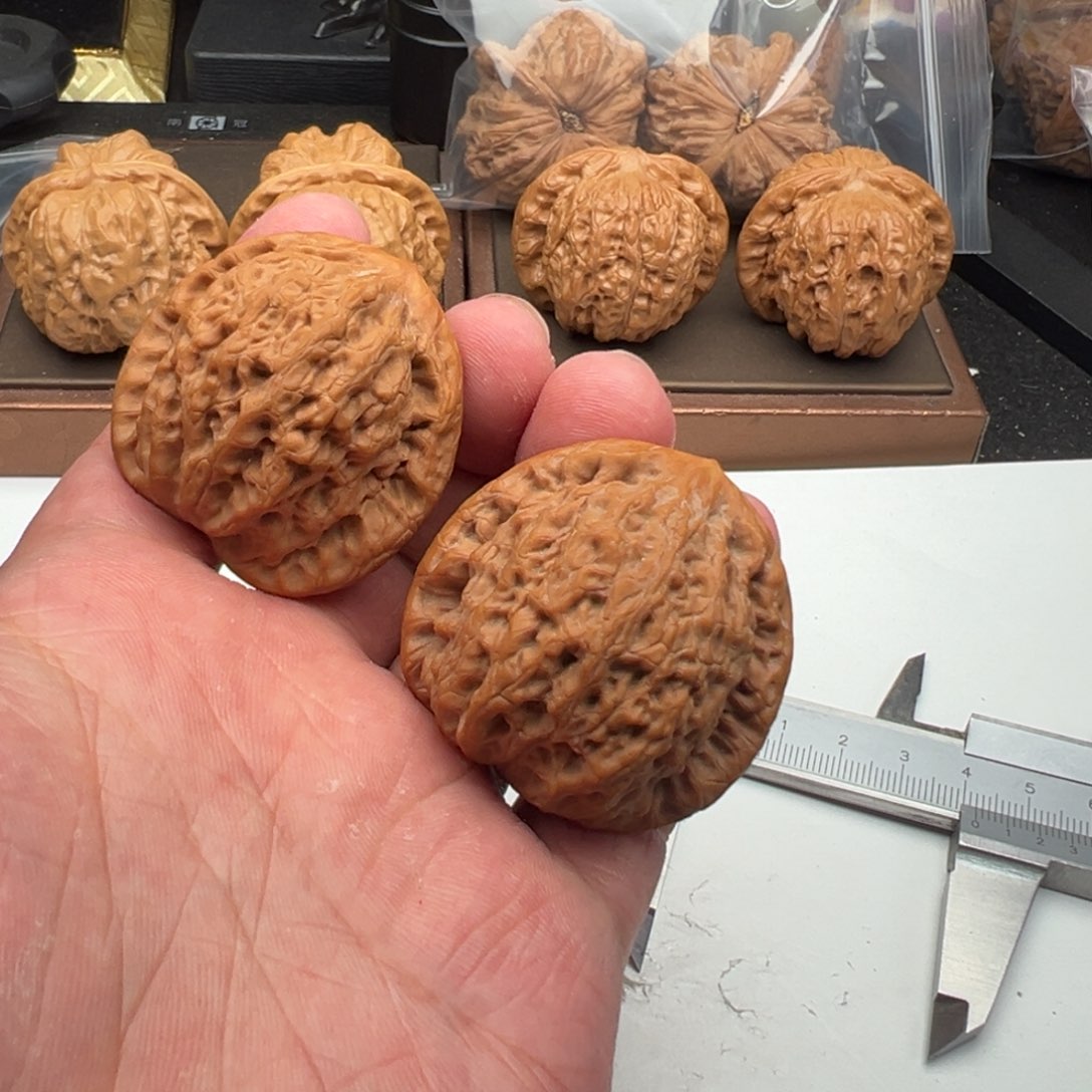 文玩核桃把件42领工资