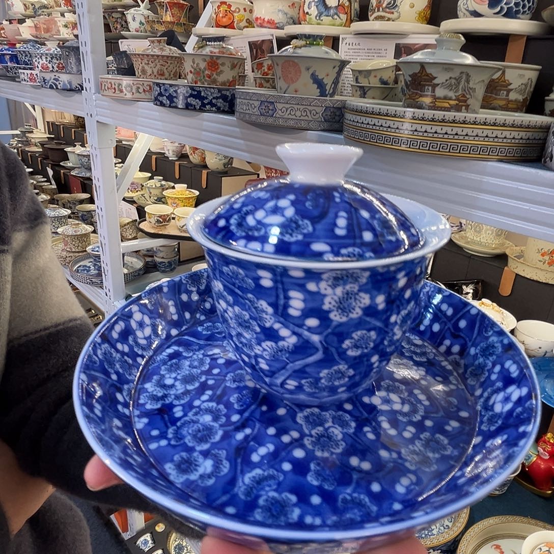 这些盖碗很漂亮！！！