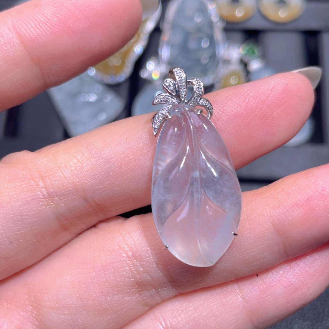 颈饰18K金镶嵌翡翠翡翠