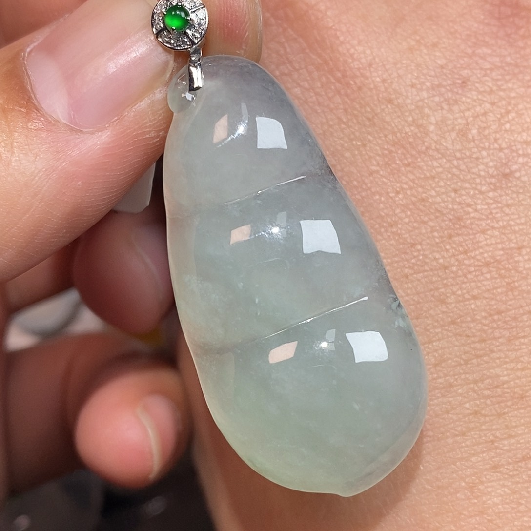 翡翠颈饰18K金镶嵌豆