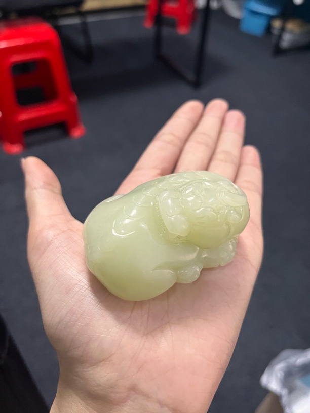 天然和田玉山料貔貅把件