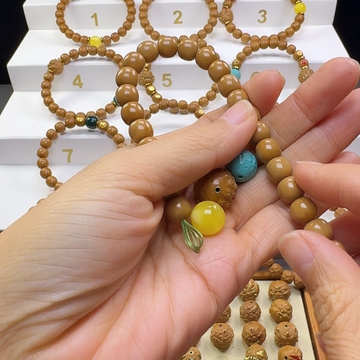 牛***图猴头核桃吊坠猴头手串