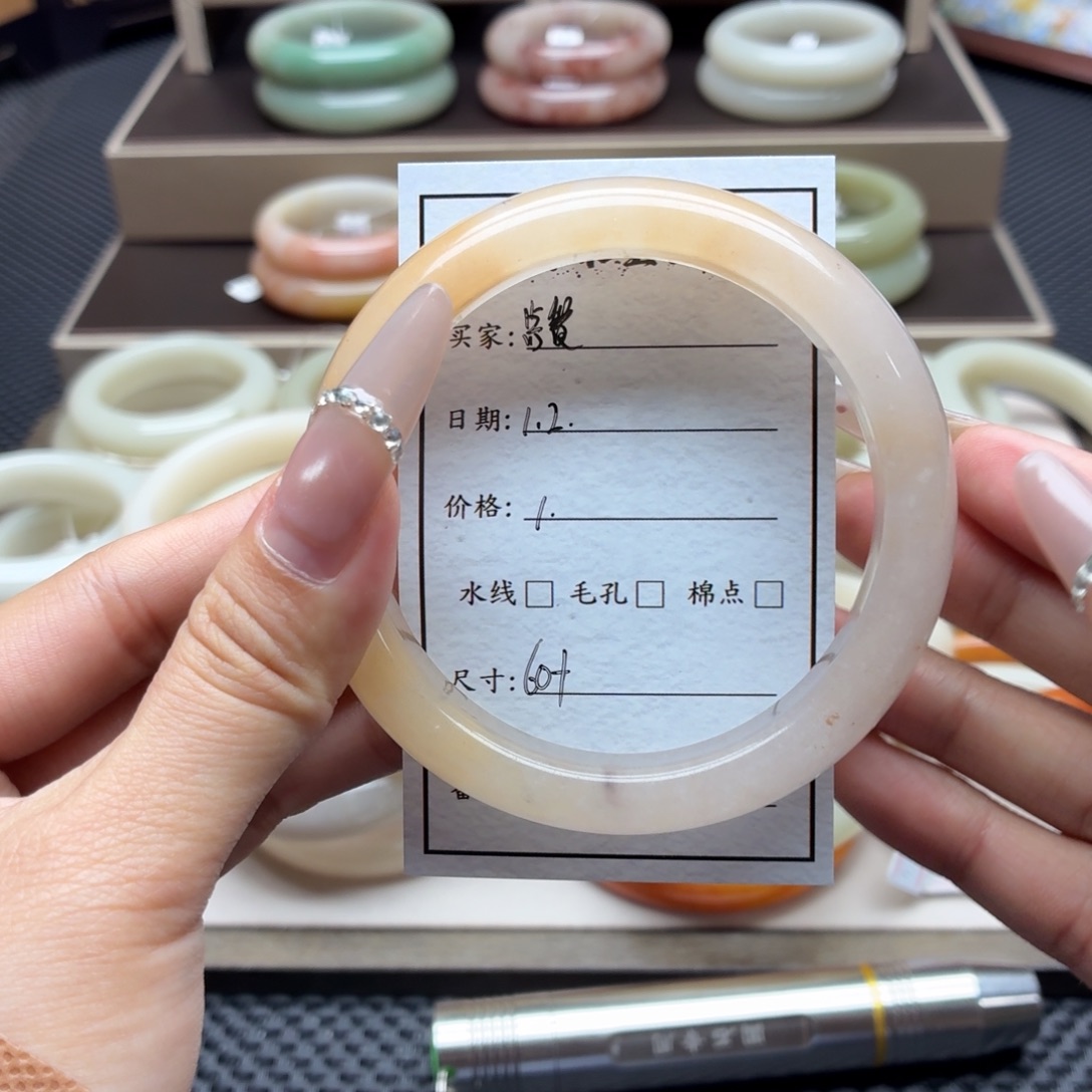 石英质玉未镶嵌手镯