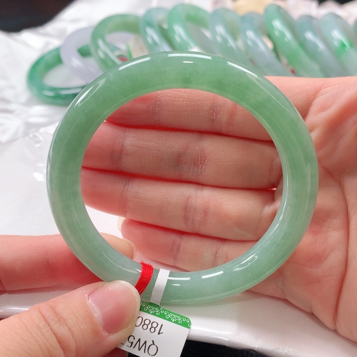 翡翠手镯未镶嵌缅甸A货翡翠手镯