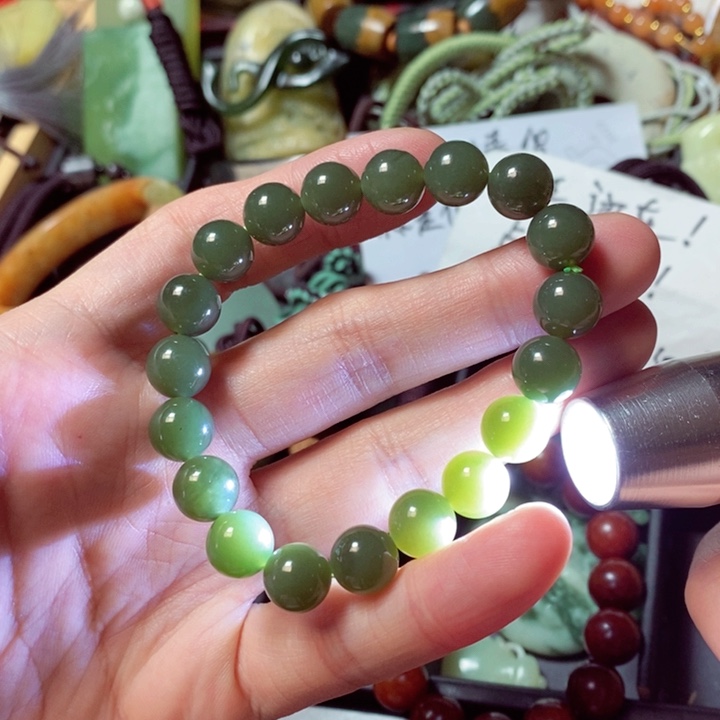 透闪石质玉颈饰未镶嵌