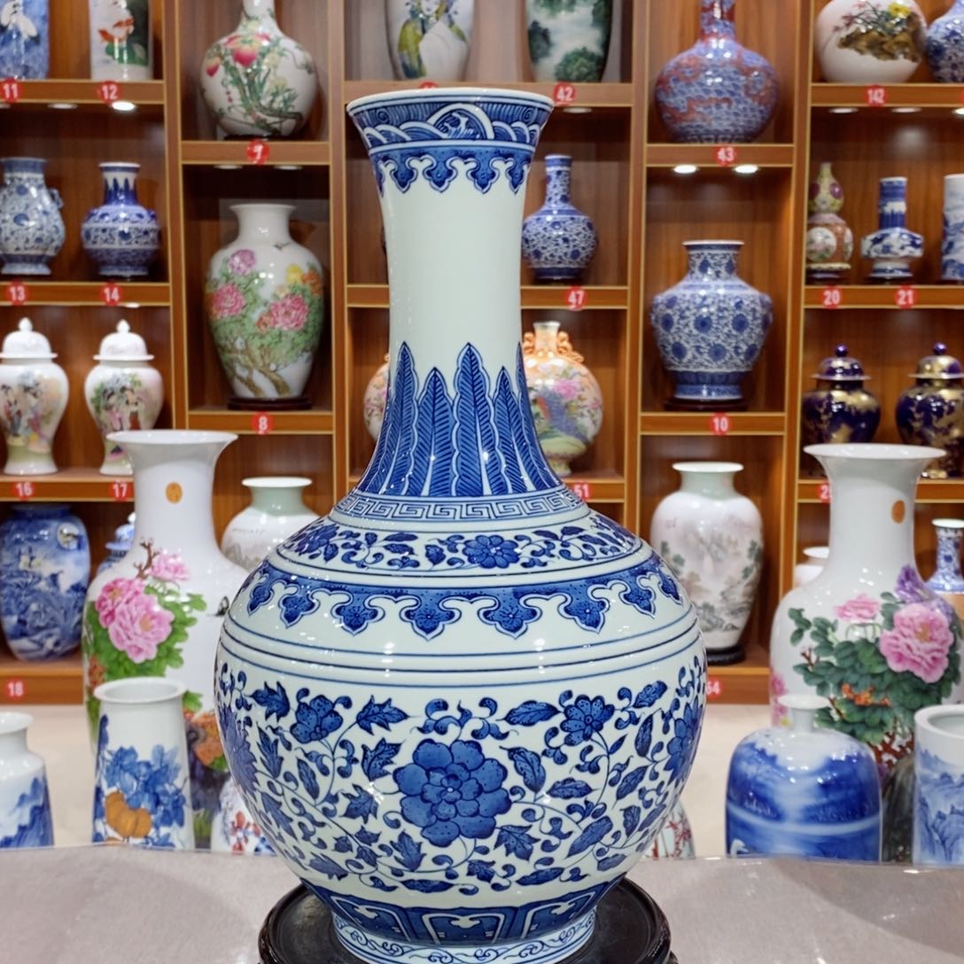 摆件青花缠枝莲，手工手绘