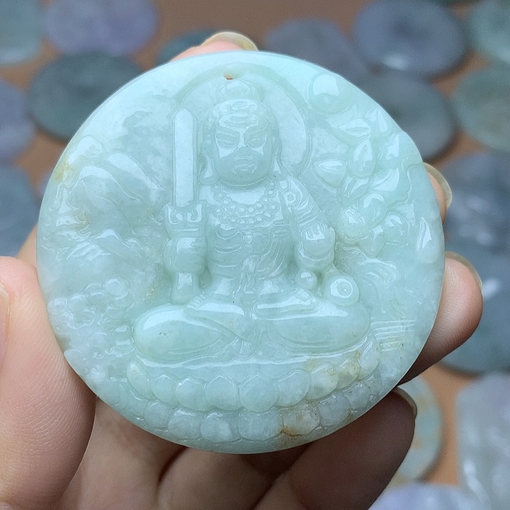 翡翠未镶嵌颈饰不动明王