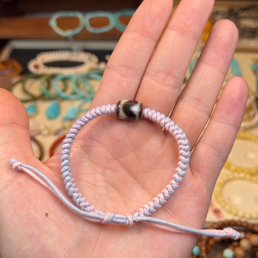 手工编绳虎牙天珠手链