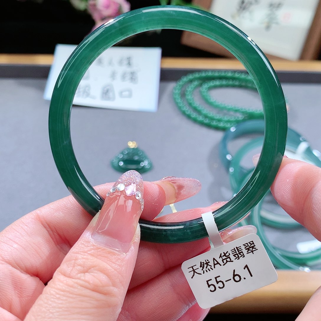 翡翠手镯（圆镯）未镶嵌