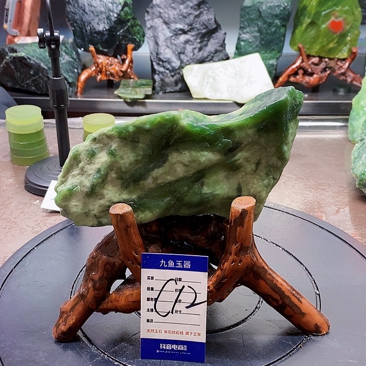 蛇纹石玉原石未镶嵌