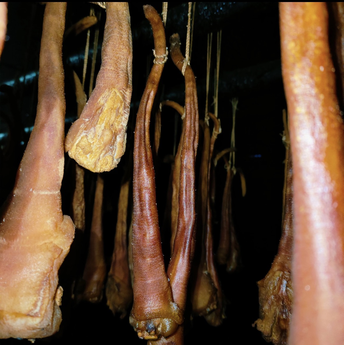 湖北恩施咸丰特产土猪肉烟熏腊猪尾巴高山腊肉