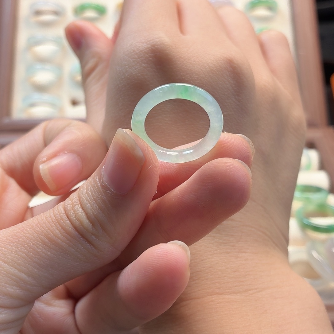 翡翠未镶嵌戒指圈口