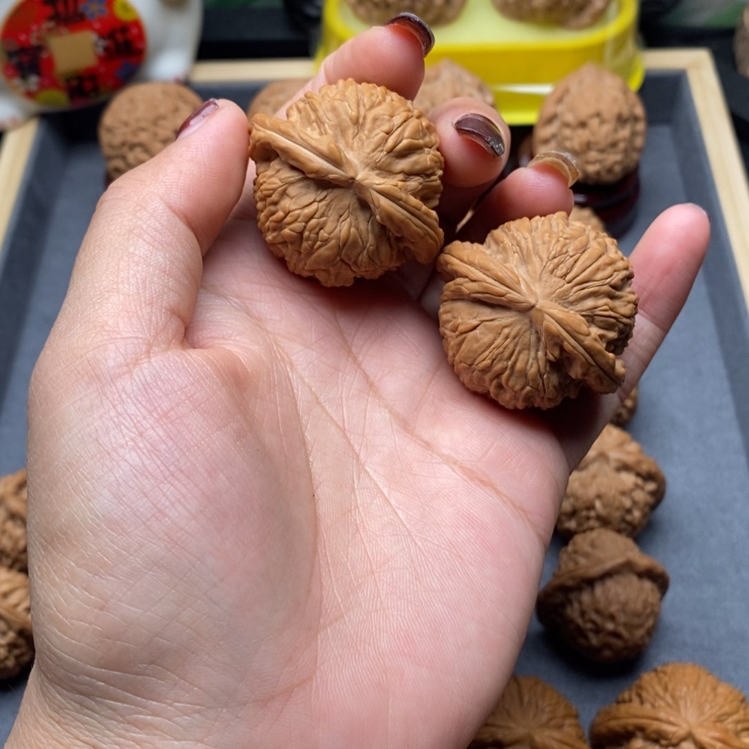 核桃云文玩核桃，球白40