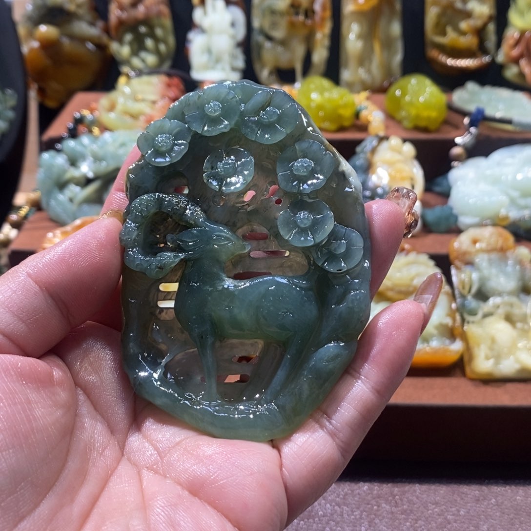 蛇纹石玉颈饰未镶嵌