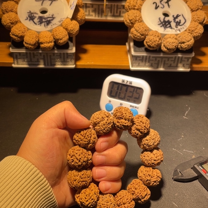 李***。金刚菩提手串这个