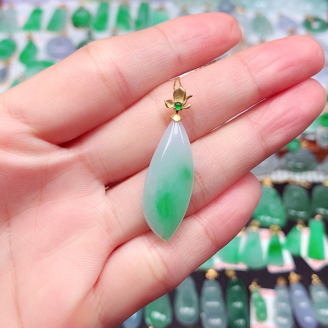 翡翠颈饰18K金镶嵌天然翡翠A货