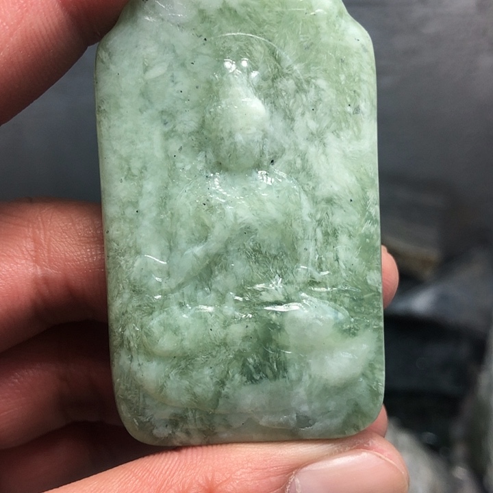 蛇纹石玉颈饰合金