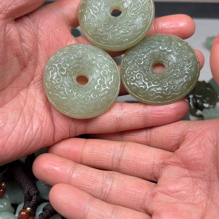 和田玉吊坠未镶嵌多样性拍一发一