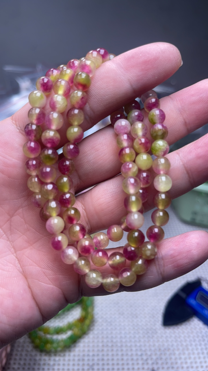 B 261  6 紫阳绿春彩三圈手串