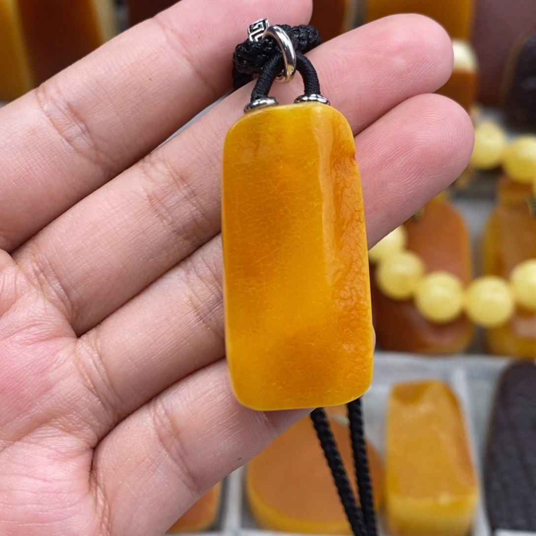 琥珀吊坠(赠链)未镶嵌