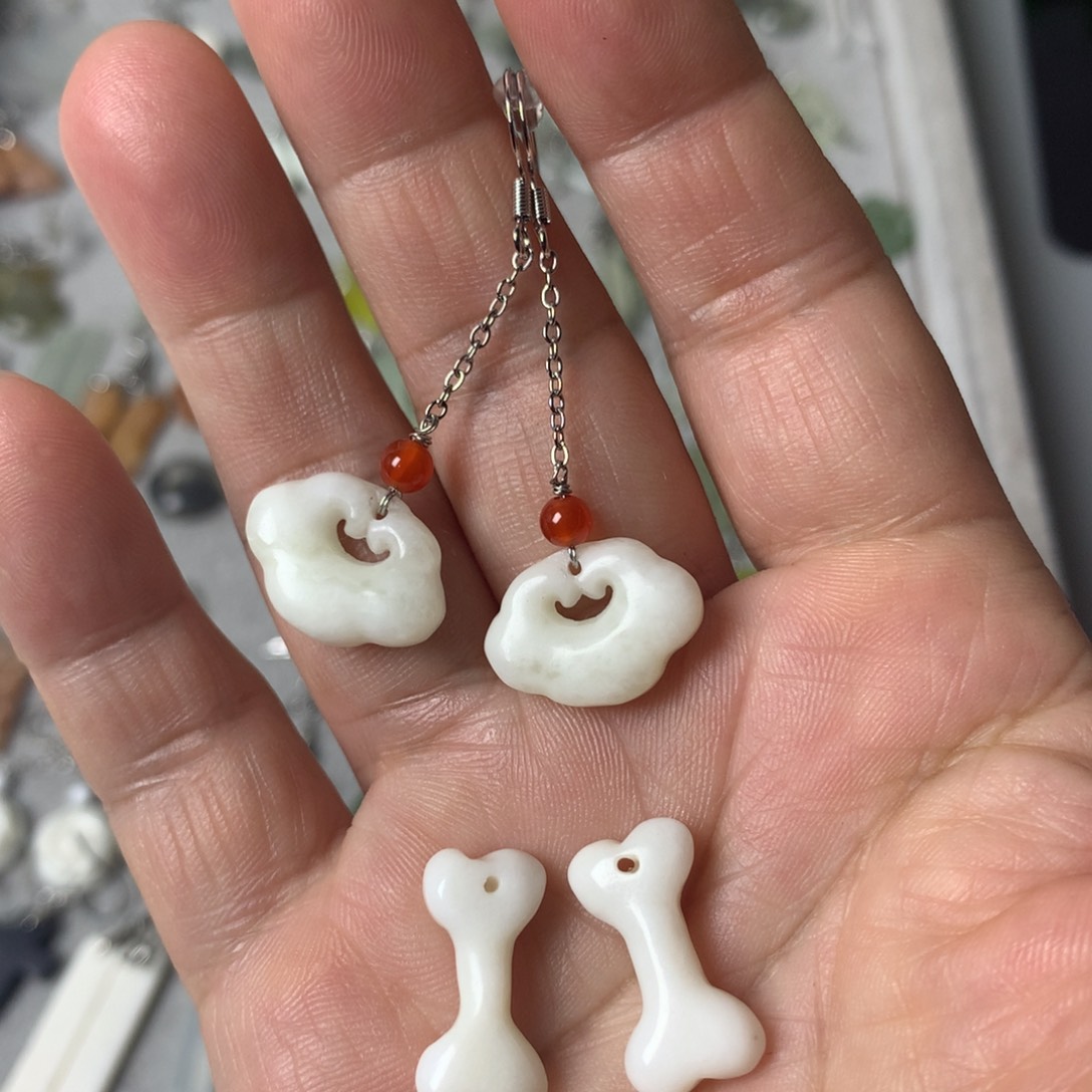 蛇纹石玉耳环未镶嵌