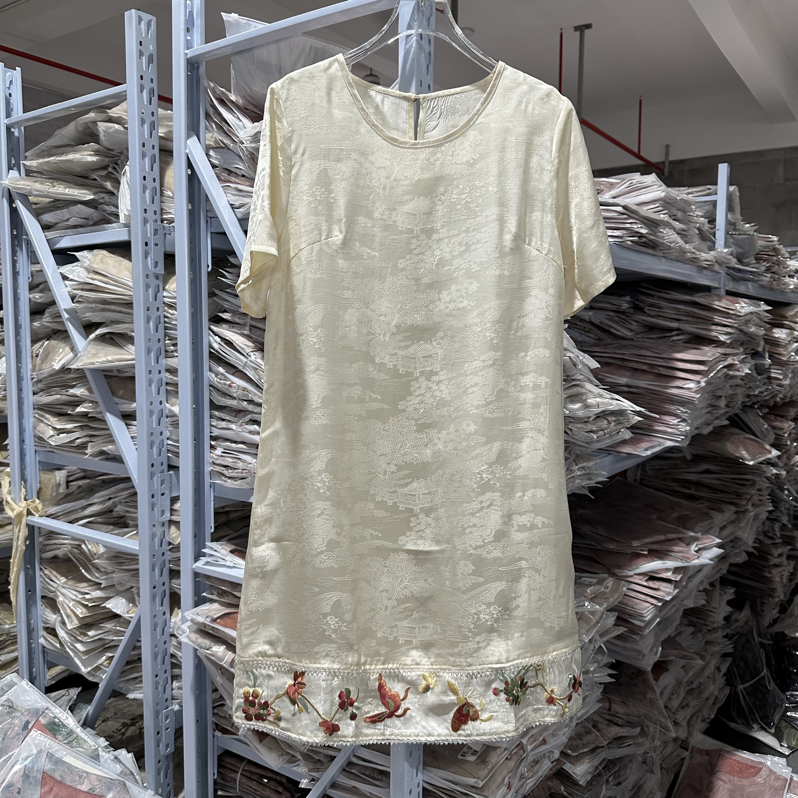 国风女士连衣裙新中式重工刺绣气质显瘦减龄款706