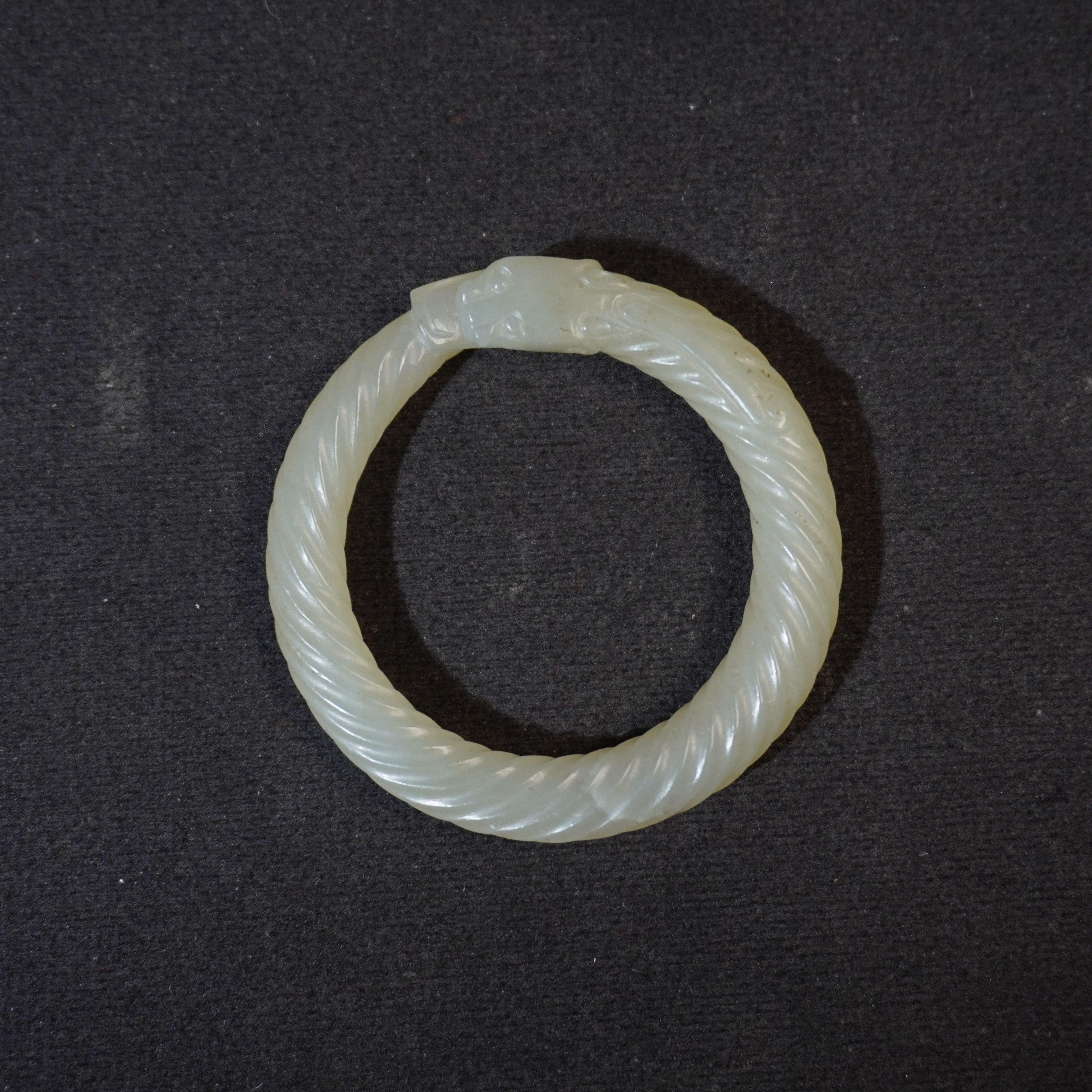 11SD39 清 和田玉咬尾龙玉环