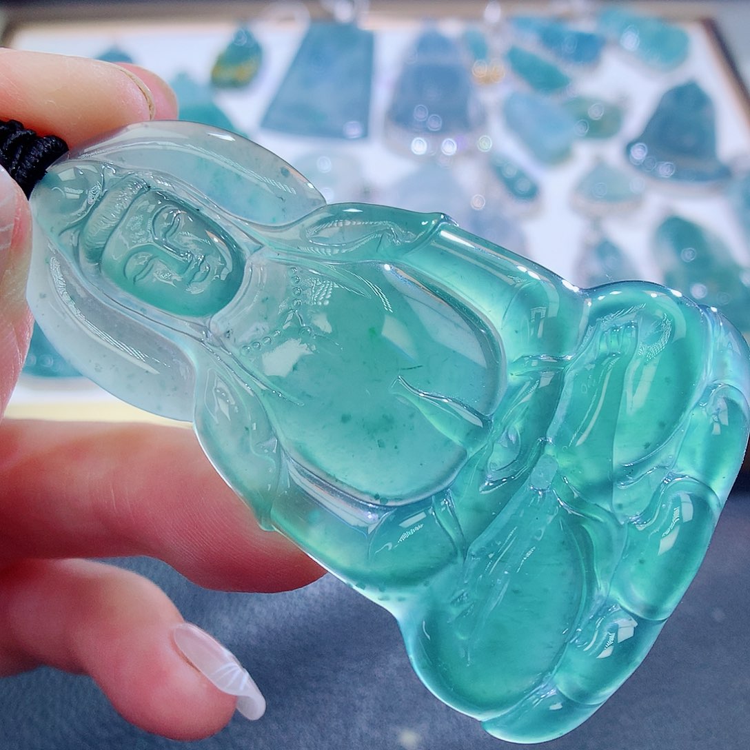 翡翠颈饰未镶嵌翡翠