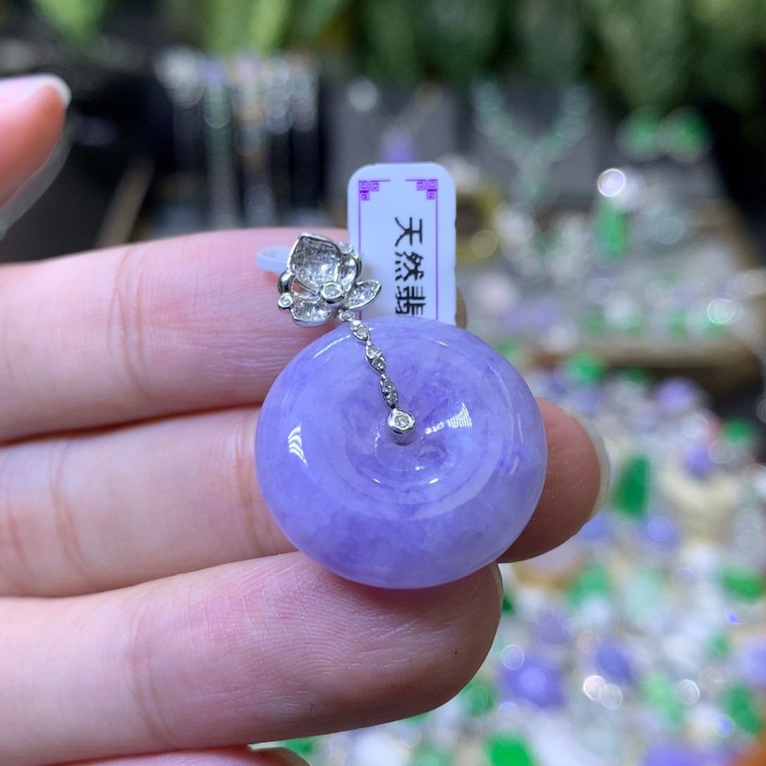 颈饰18K金镶嵌翡翠