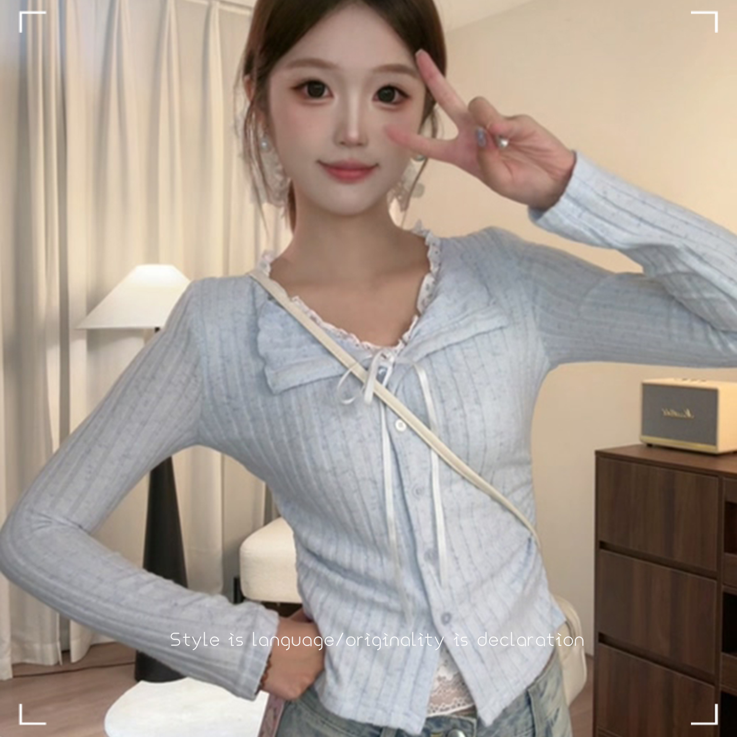 蕾丝拼接翻领针织长袖T恤设计感纯欲风打底衫修身收腰显瘦上衣女