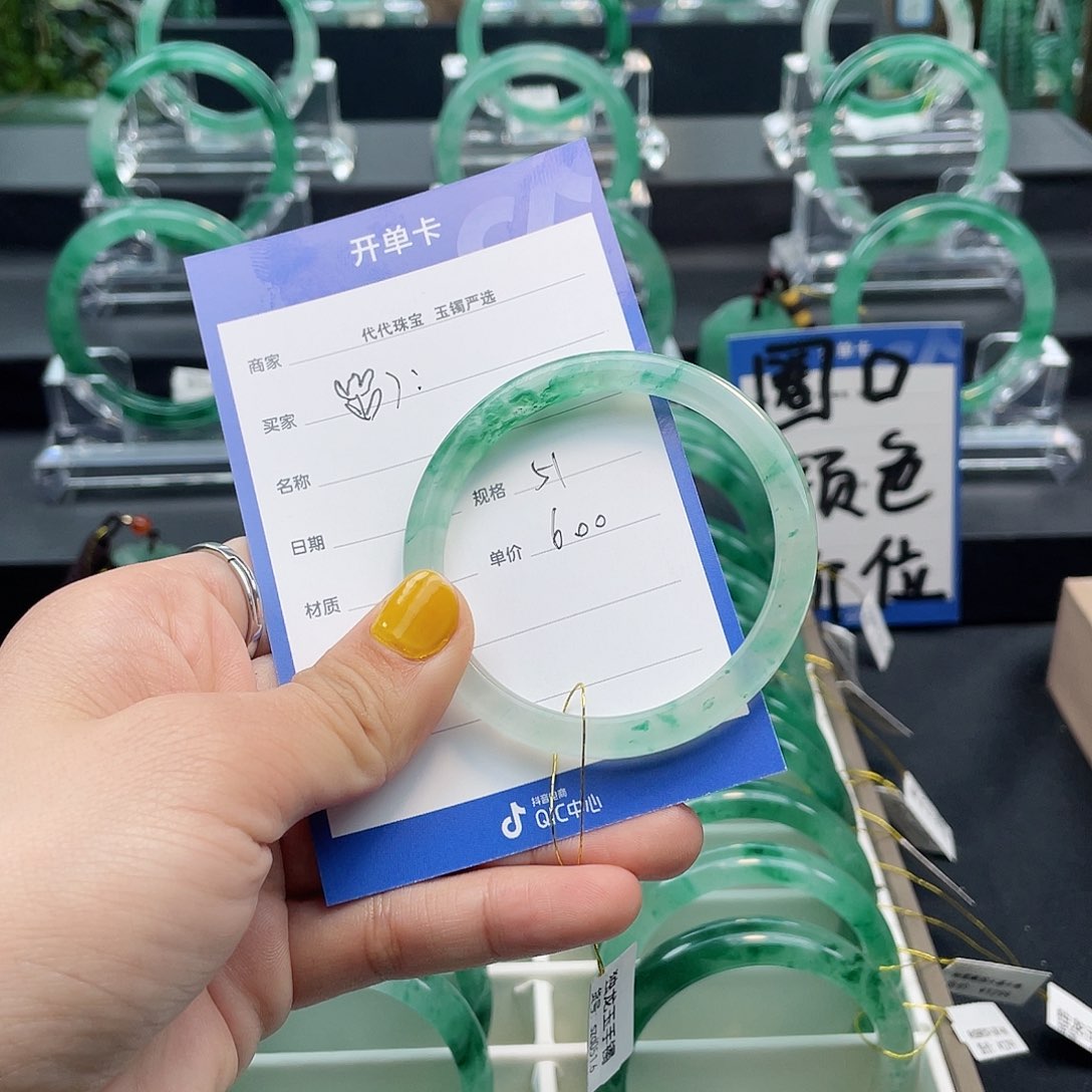 石英质玉手镯未镶嵌