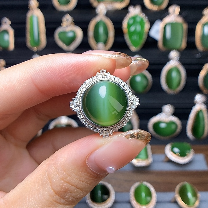 和田玉首饰18K金镶嵌