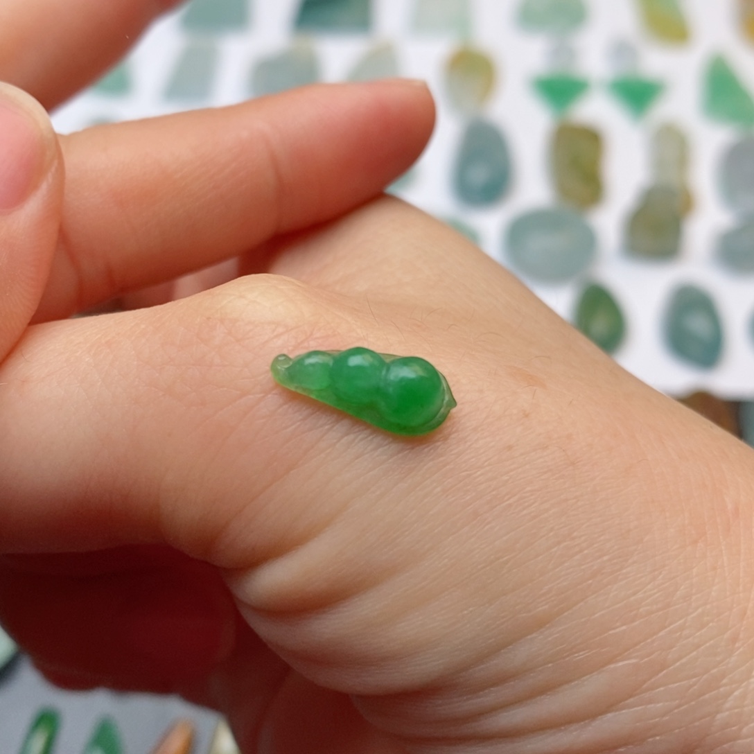 定制翡翠未镶嵌豆子