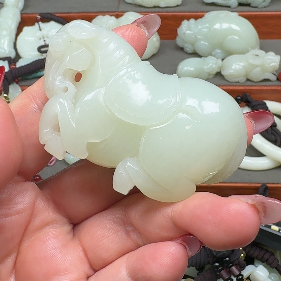 用***5和田玉未镶嵌摆件