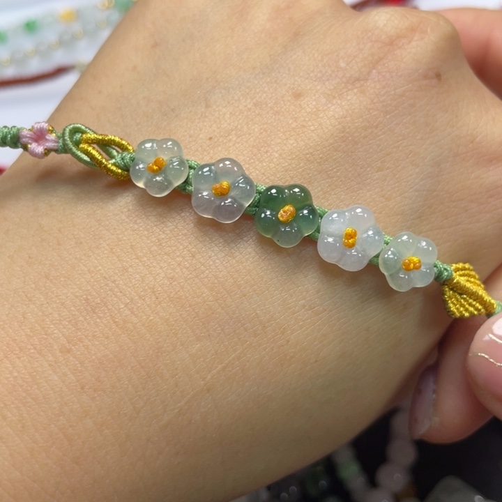 小***)翡翠未镶嵌手绳799999999