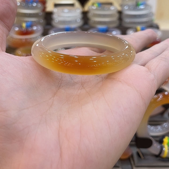 一***念玛瑙/玉髓未镶嵌手镯